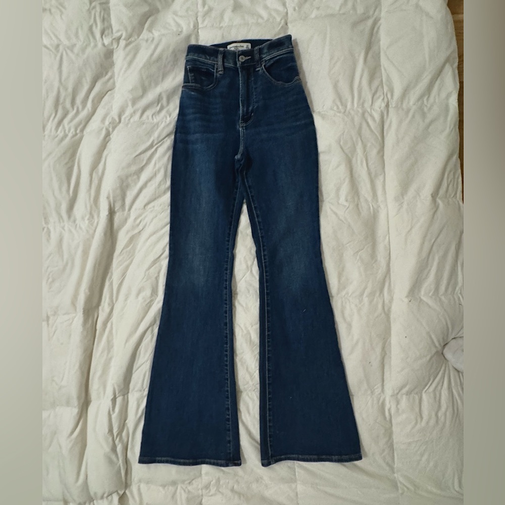 Abercrombie The Flare Ultra High Rise curve love jeans